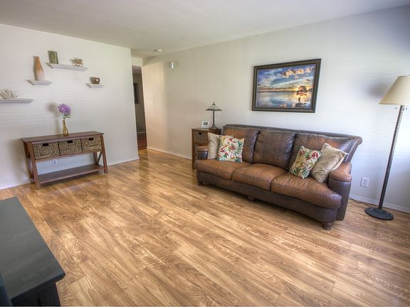 3rd image of 10810 Cragview Ct