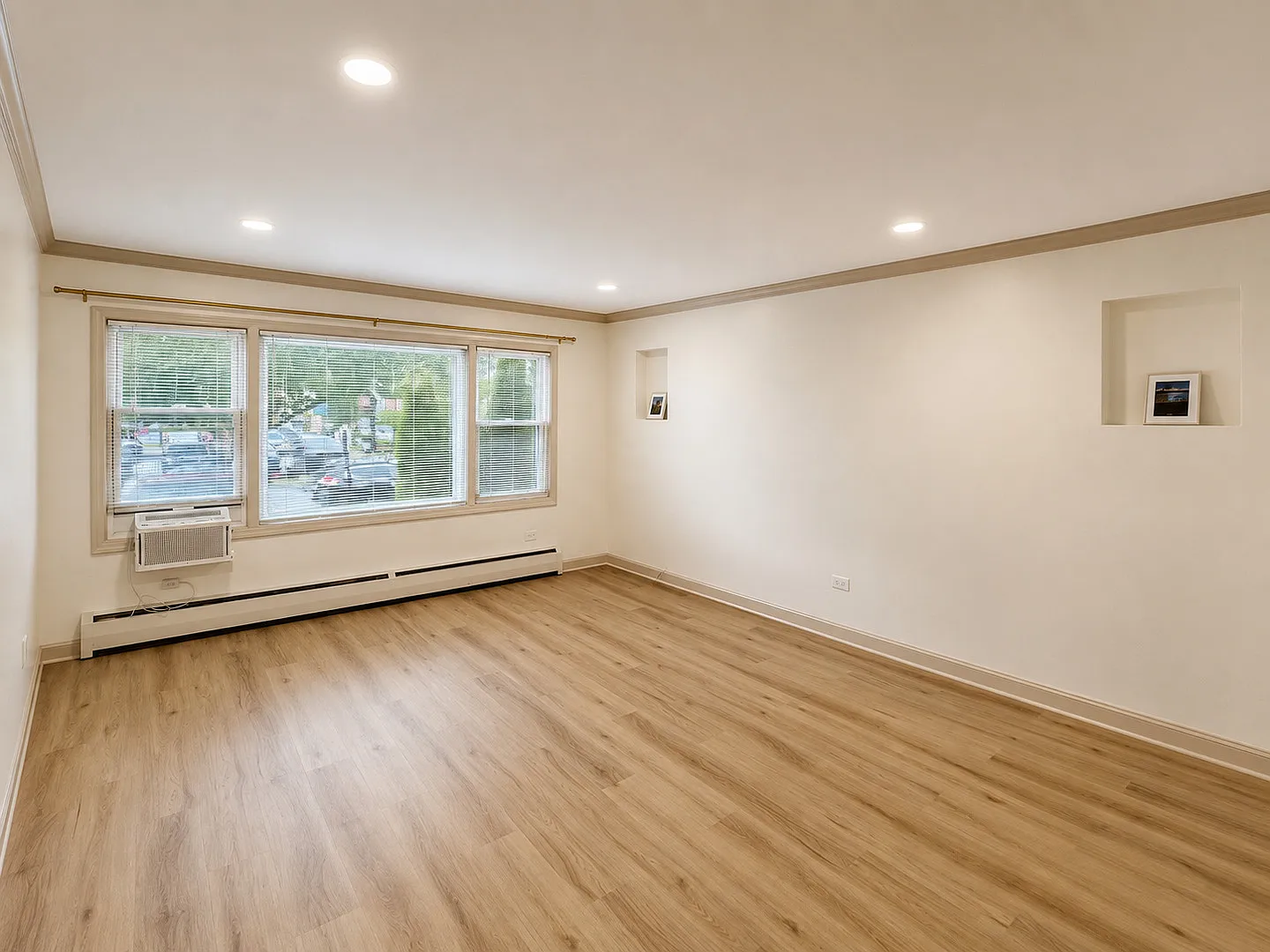 2 bed, 900 sqft, $1,900 — Photo 3
