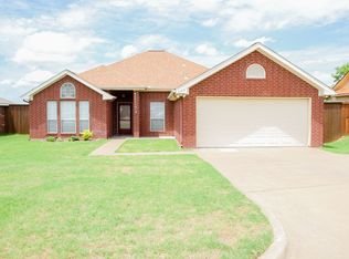 203 Comanche Trl, Alvarado, TX 76009