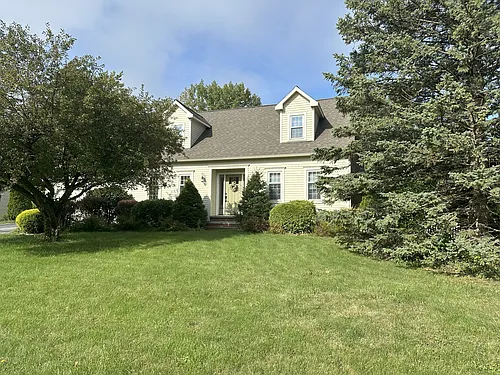 16 Adirondack St Photo 1