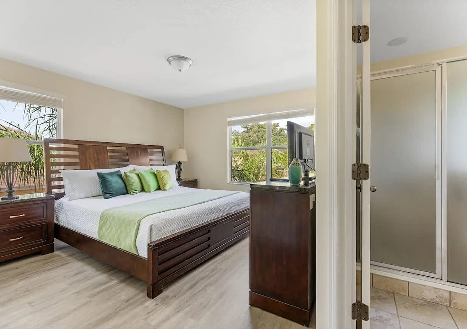 Themed Bedrooms and Large Pool — Photo 2