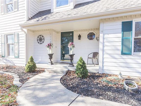 3rd image of 1112 N Woodridge Ln