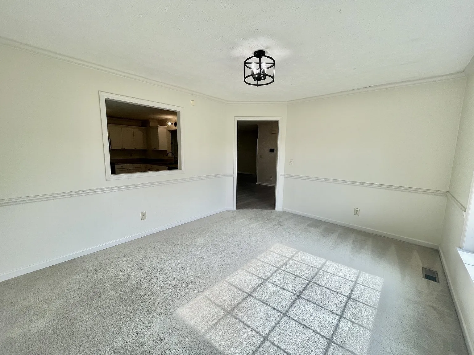3 bed, 2.0 bath, 1737 sqft, $1,900 — Photo 4