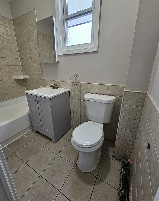2 bed, 800 sqft, $1,900 — Photo 2
