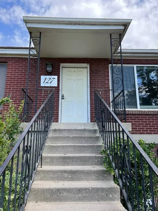 Luxury 3 bedroom modern home — Photo 1