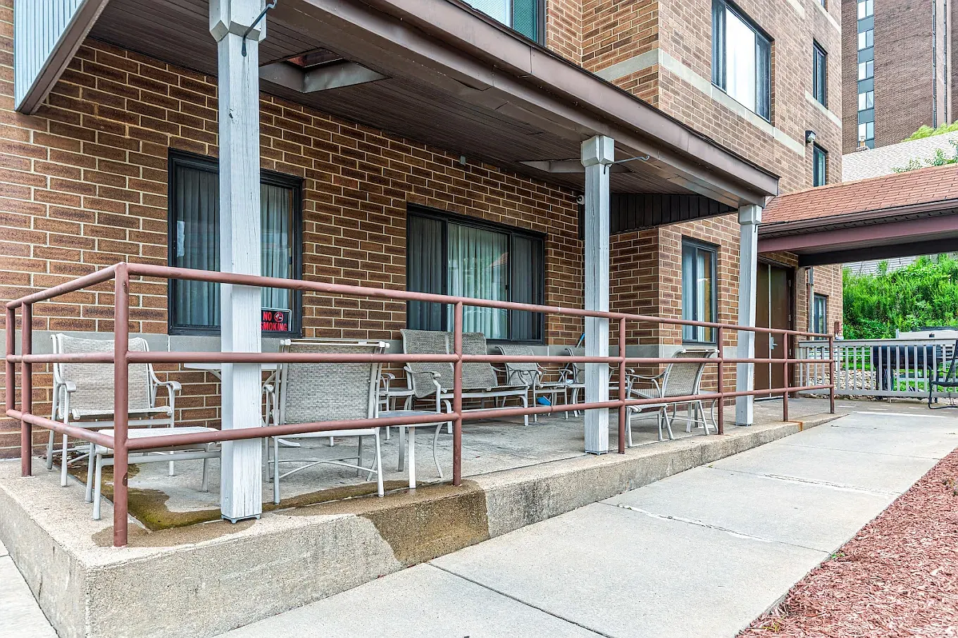 Sweetbriar Place Apartments — Photo 4