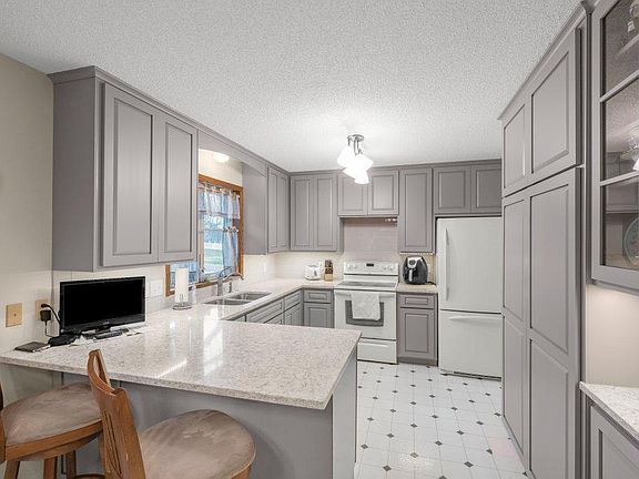 2nd image of 14392 Ebony Ln