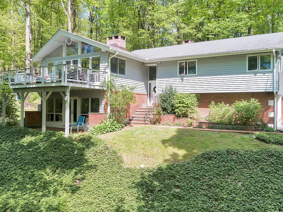 1st image of 21 Deerfield Ln S