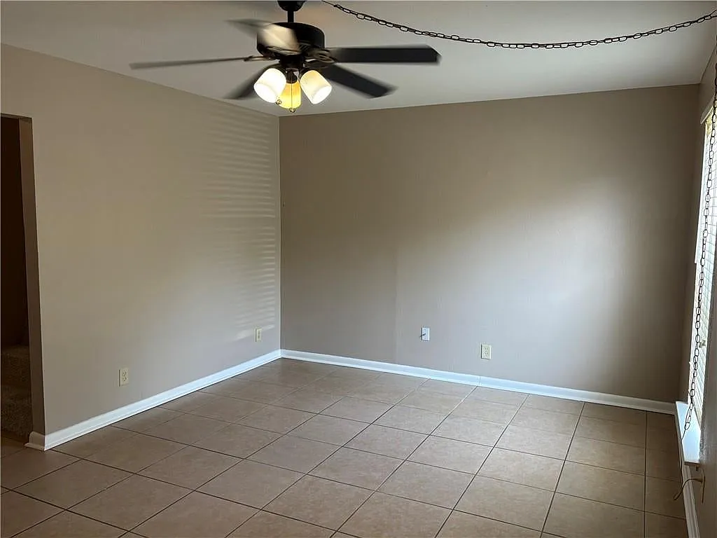 2 bed, 1.5 bath, 1400 sqft, $1,500 — Photo 3