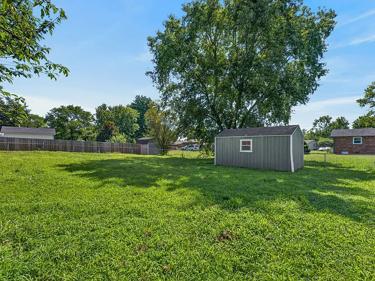 573 Waldorf Dr — Photo 25