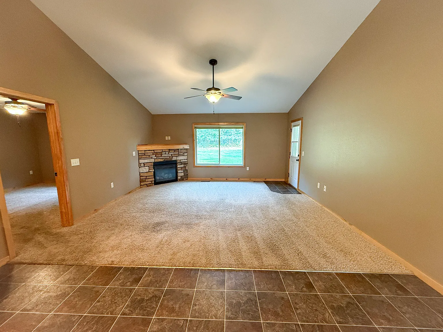 3 bed, 1900 sqft, $1,755 — Photo 2