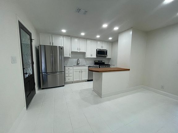 Kitchen - granite and butcher block countertops