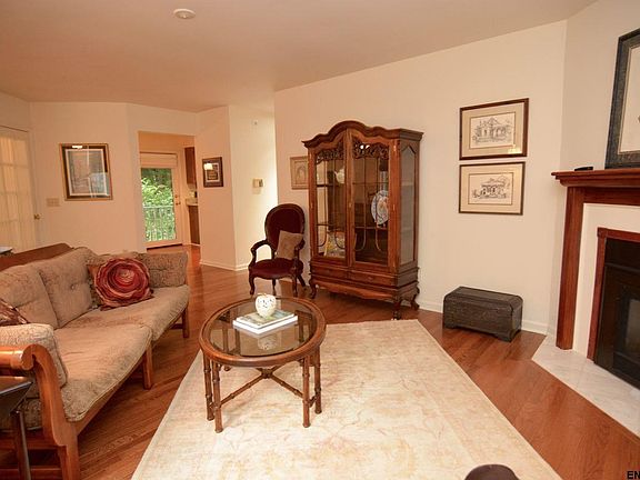 5th image of 54 Sarazen St