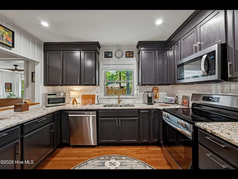 611 Clark Dr — Photo 10