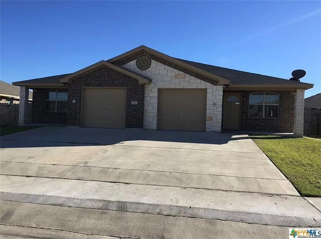 3 bed, 1204 sqft, $1,295 — Photo 1
