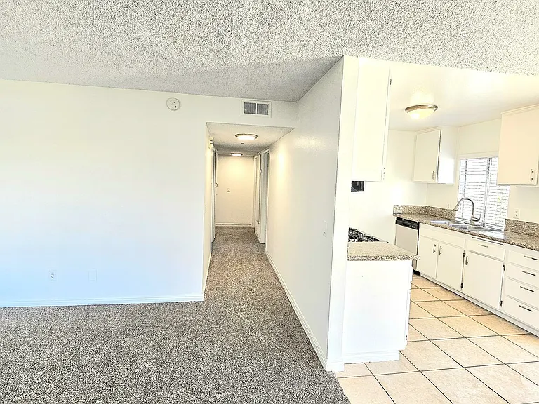Beach Walk Apartments — Photo 15