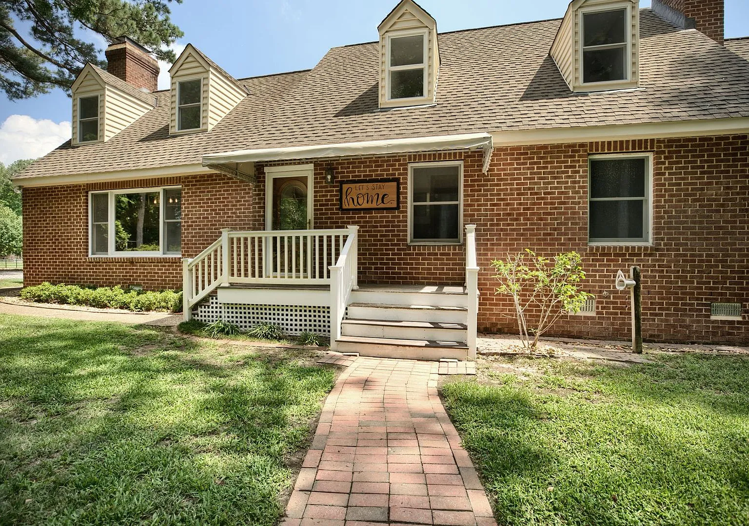 4 bed, 4.0 bath, 2391 sqft, $3,000 — Photo 2