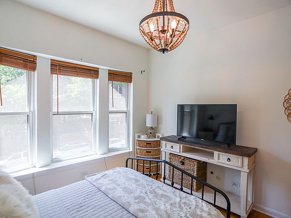 5th image of 2943 N Sheffield Ave #2B