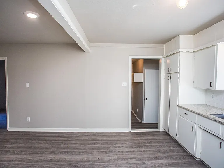 4629 Elgin Ave — Photo 8