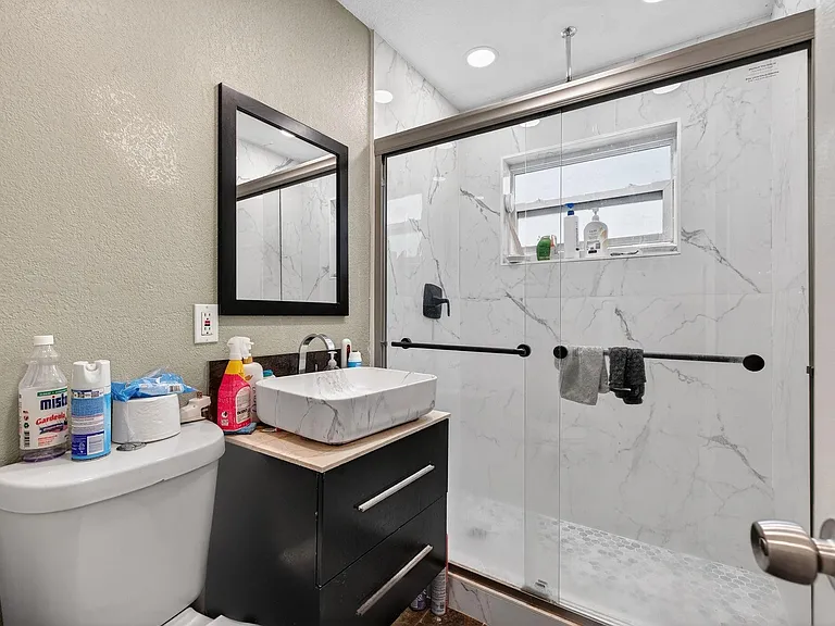 300 SW 25th Ave — Photo 27