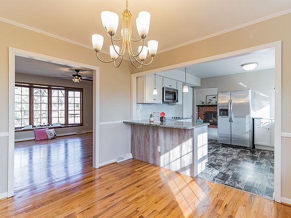 5th image of 122 Kingston Dr