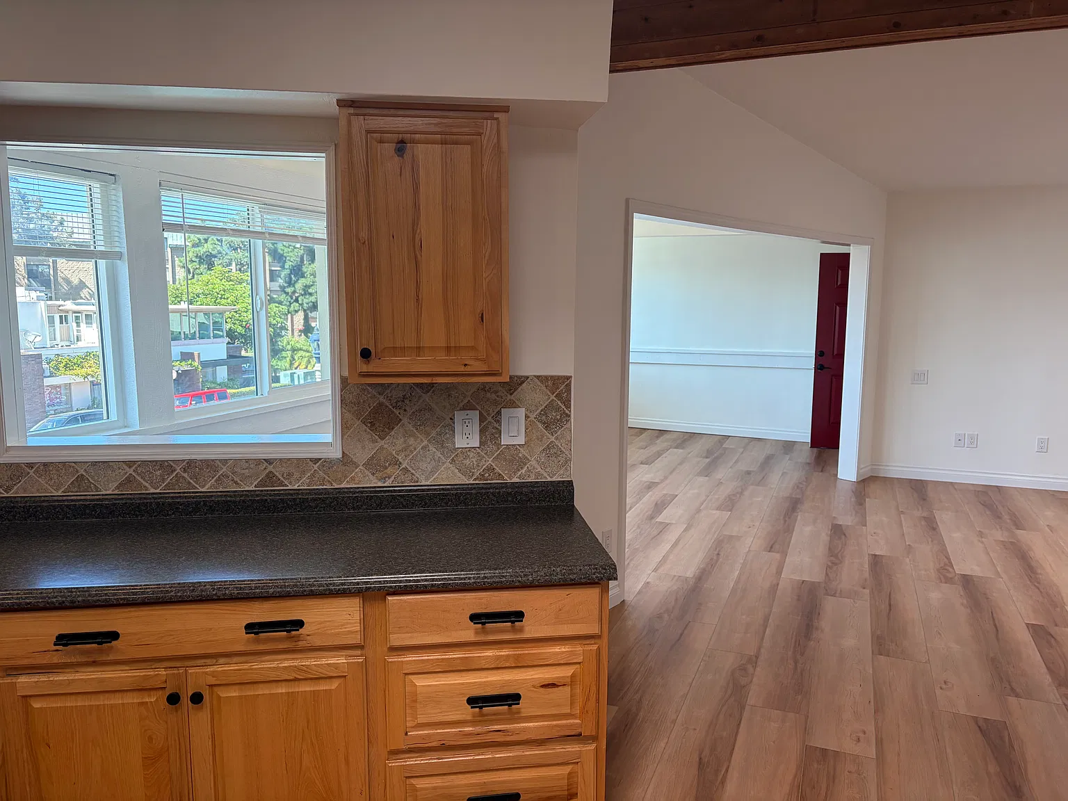 2 bed, 1100 sqft, $4,300 — Photo 4