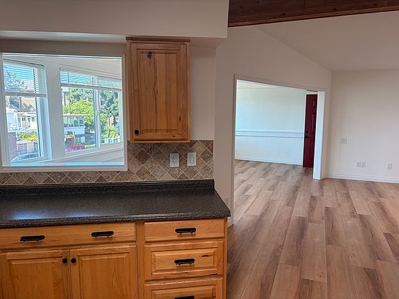 4th image of 7519 La Jolla Blvd