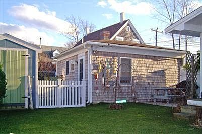 4th image of 33 Pleasant Street #C