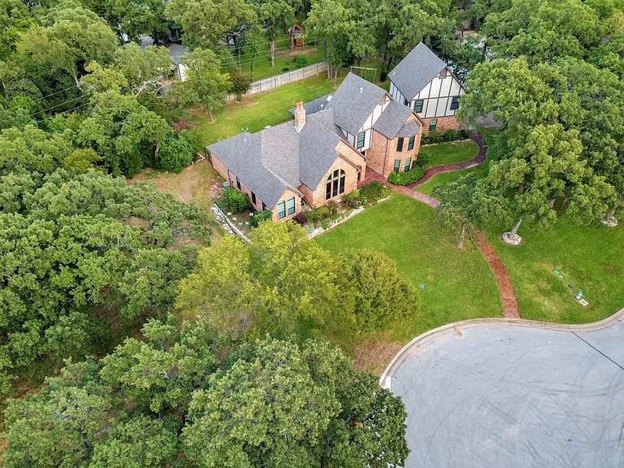 1st image of 1615 Heather Ln