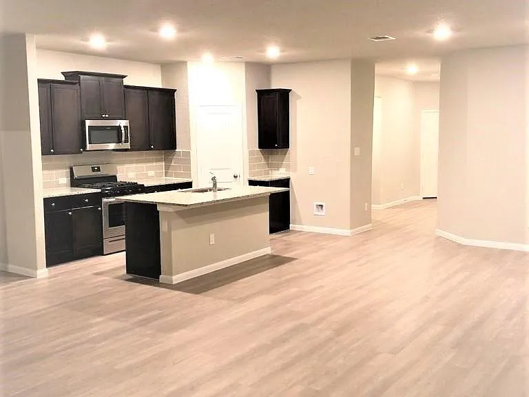 2810 Calandra Lark — Photo 3
