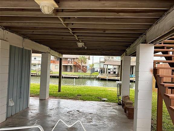 4th image of 248 Barracuda St