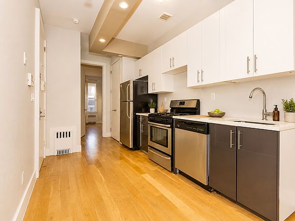 4th image of 336 Melrose St APT 2L