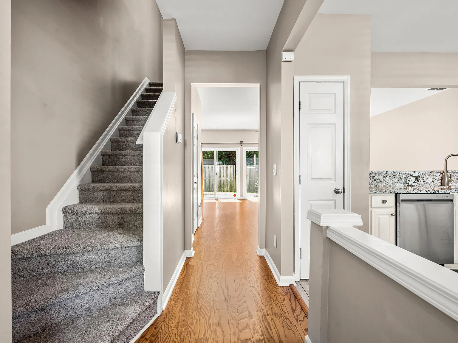 3 bed, 2.5 bath, 1410 sqft, $1,800 — Photo 4