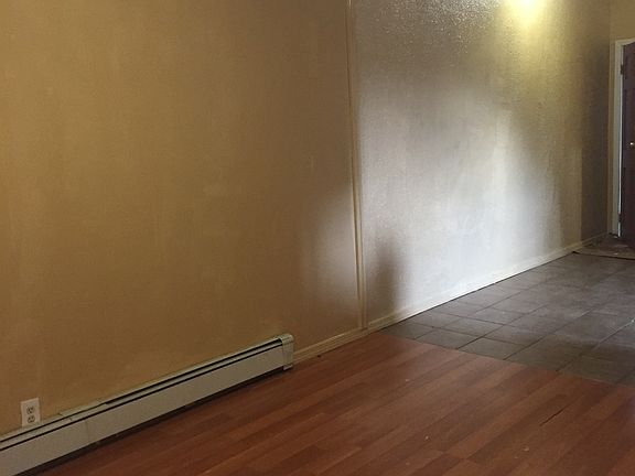 4th image of 21501 Jamaica Ave