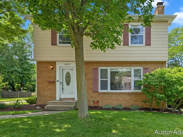 1925 Emerald Ave NE, Grand Rapids, MI 49505