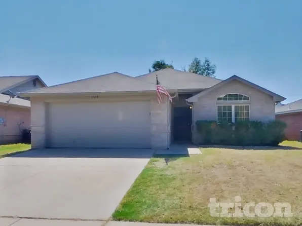 304 Sardius Blvd, Granbury, TX 76049