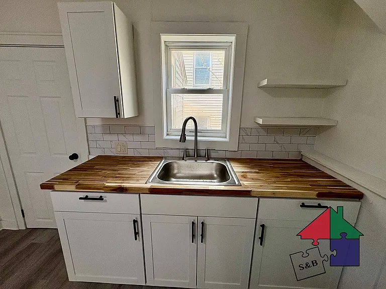 94 Malletts Bay Ave — Photo 11