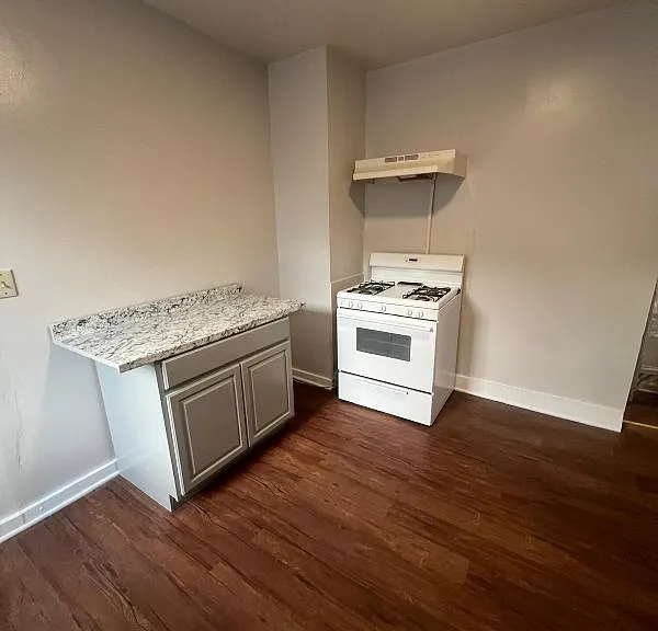 85B Madison Ave — Photo 2