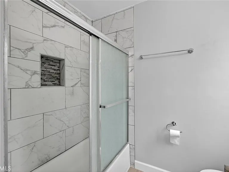13808 S Catalina Ave — Photo 19