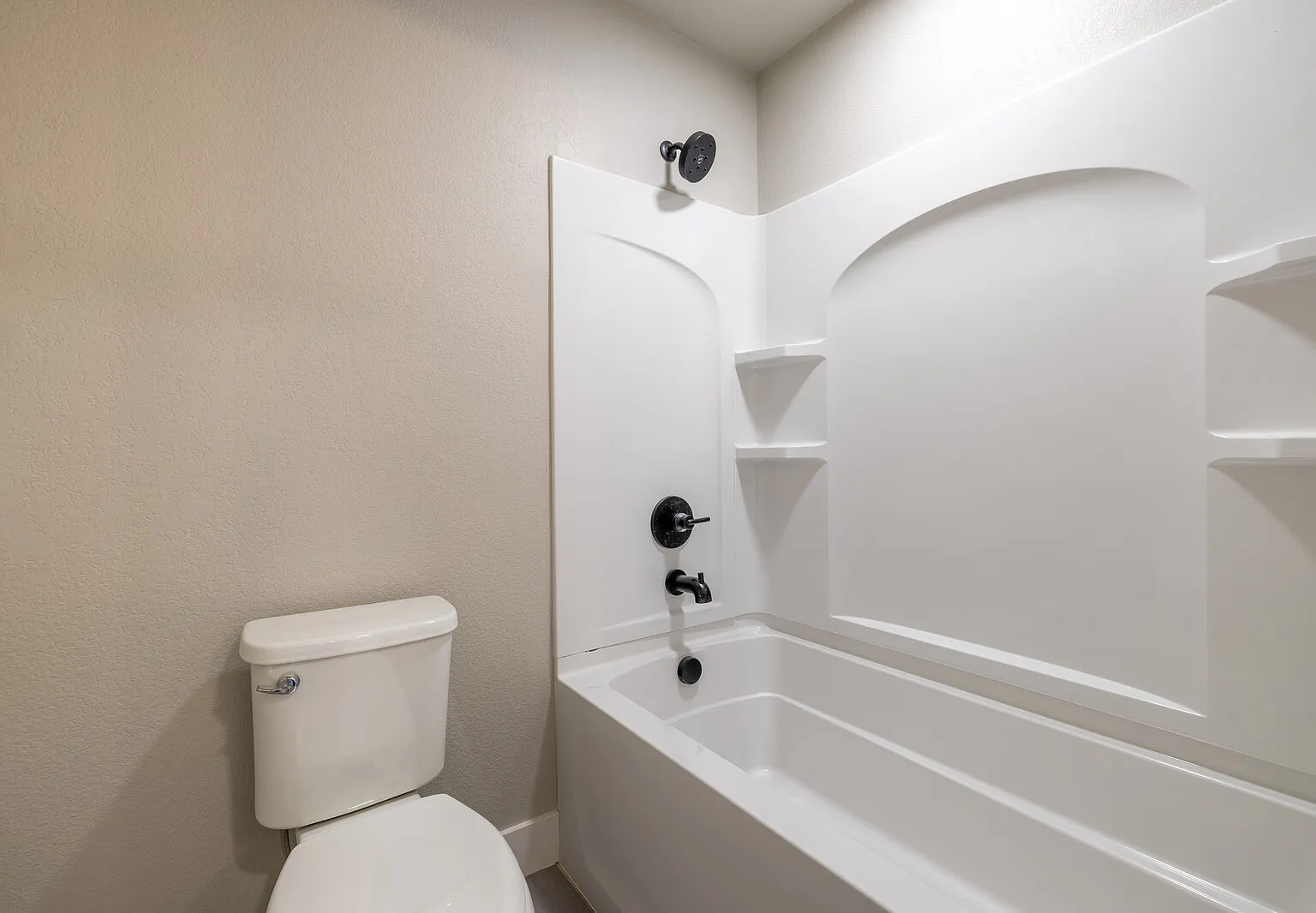 3 bed, 2.5 bath, 1711 sqft, $2,500 — Photo 3