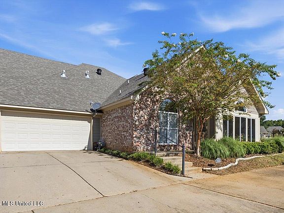 2nd image of 1020 Sweetwater Cv