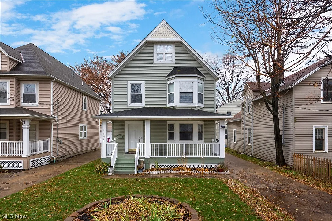 1733 Rowley Ave photo 1