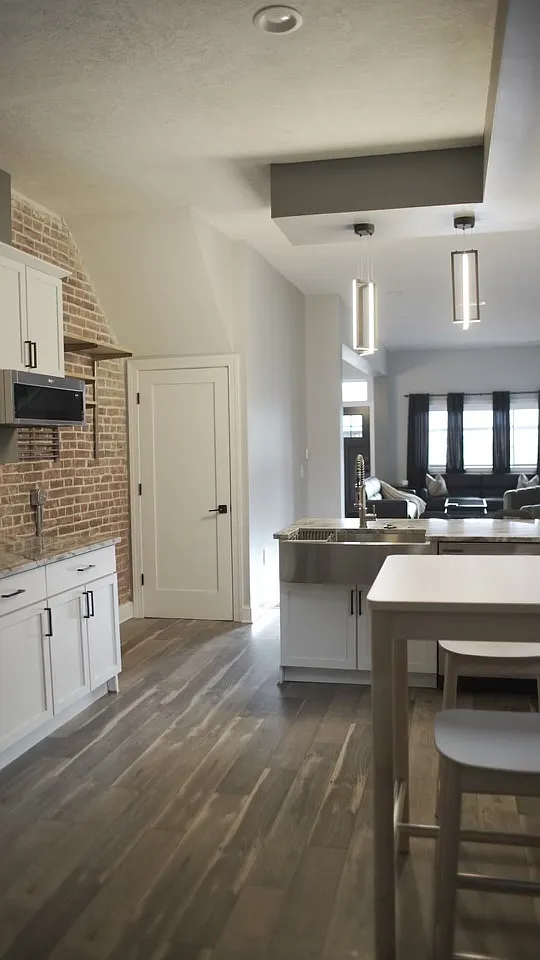 3 bed, 1944 sqft, $2,200 — Photo 3