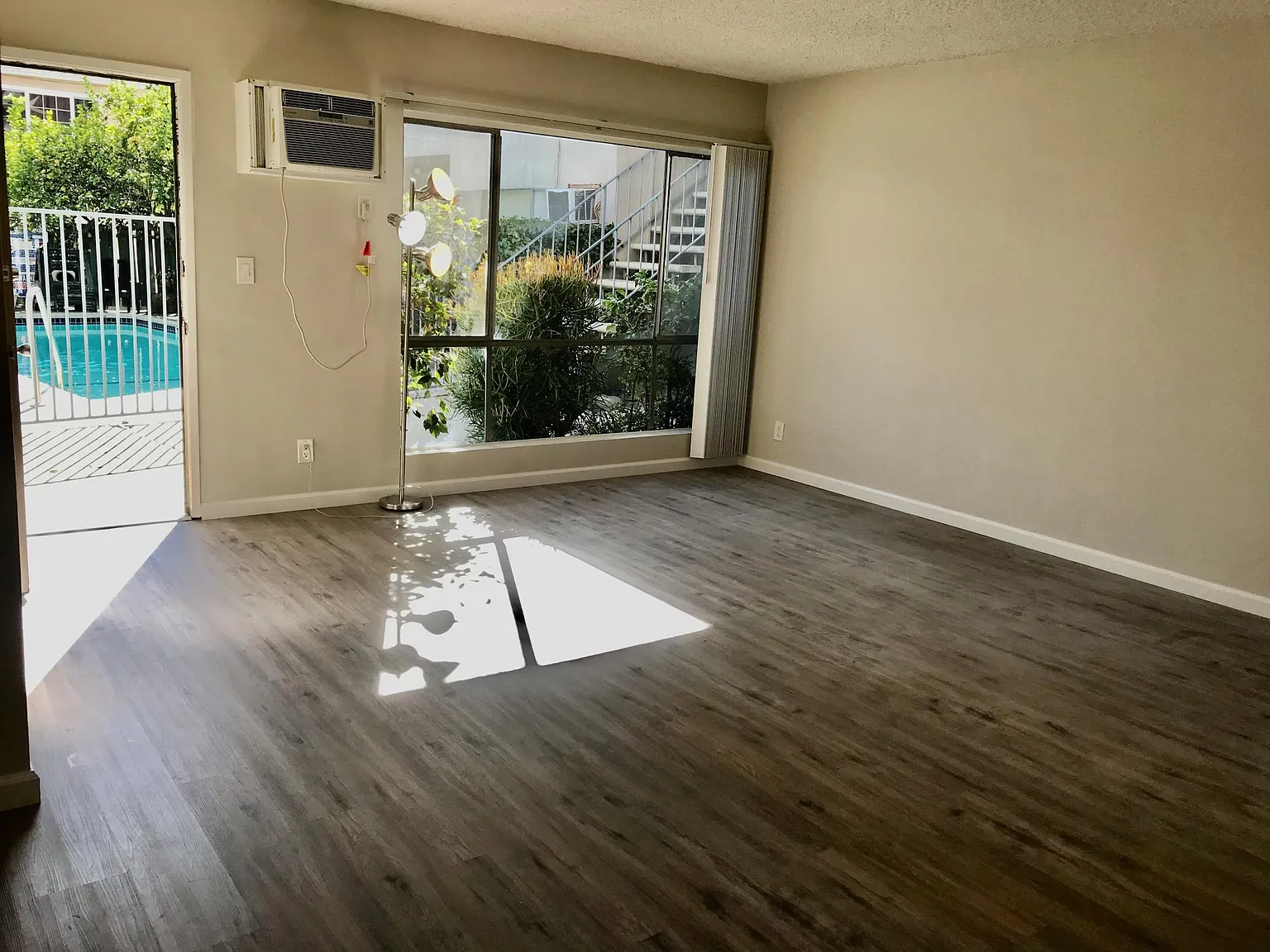 2 bed, 950 sqft, $2,350 — Photo 1