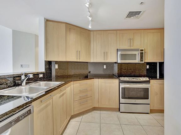 3rd image of 511 SE 5th Avenue #2214