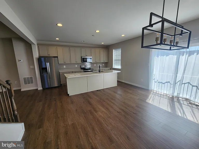 12 Stafford Pl — Photo 4