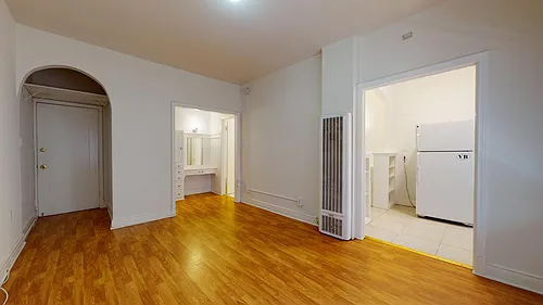21 Westminster Ave Photo 1