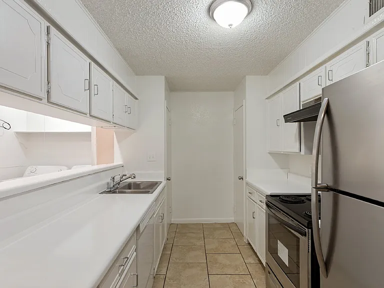 4555 Altamesa Blvd — Photo 9