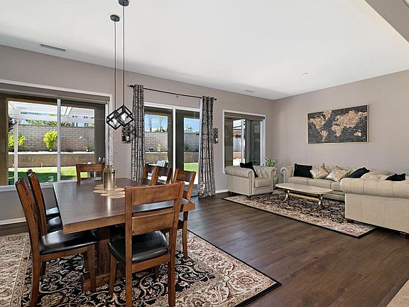 5th image of 370 Melbourne Gln