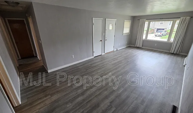 1512 Robeson Ave — Photo 4